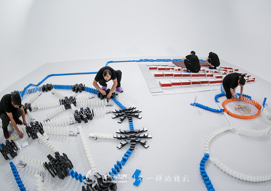 萌娃推動多米諾，迎接“惠氏鉑臻京東超級品牌日”