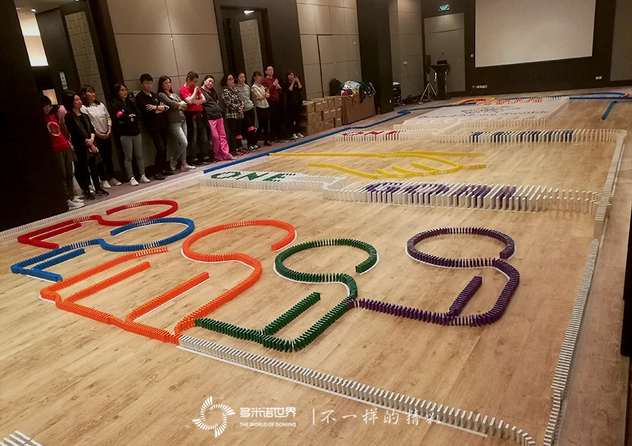 施貴寶再次組隊(duì)向多米諾運(yùn)動(dòng)發(fā)起挑戰(zhàn)