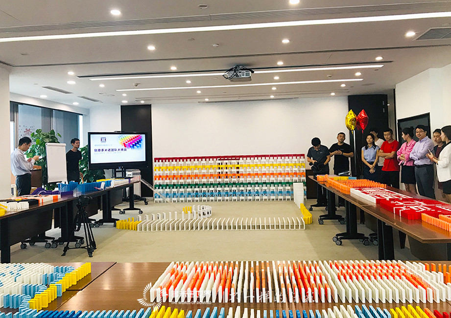 激情挑戰(zhàn)桌上創(chuàng)意多米諾