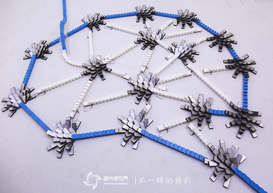 萌娃推動多米諾，迎接“惠氏鉑臻京東超級品牌日”