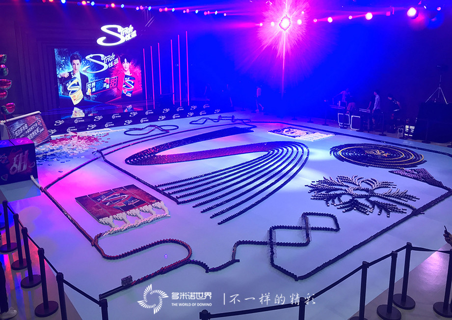 盒裝口香糖碼多米諾創(chuàng)吉尼斯世界紀(jì)錄