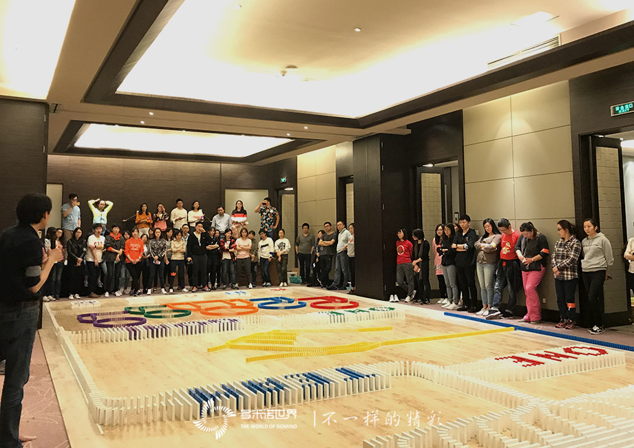 施貴寶再次組隊(duì)向多米諾運(yùn)動(dòng)發(fā)起挑戰(zhàn)