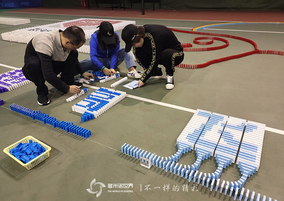 數(shù)字認(rèn)證高管述職會上的多米諾團(tuán)隊(duì)大挑戰(zhàn)