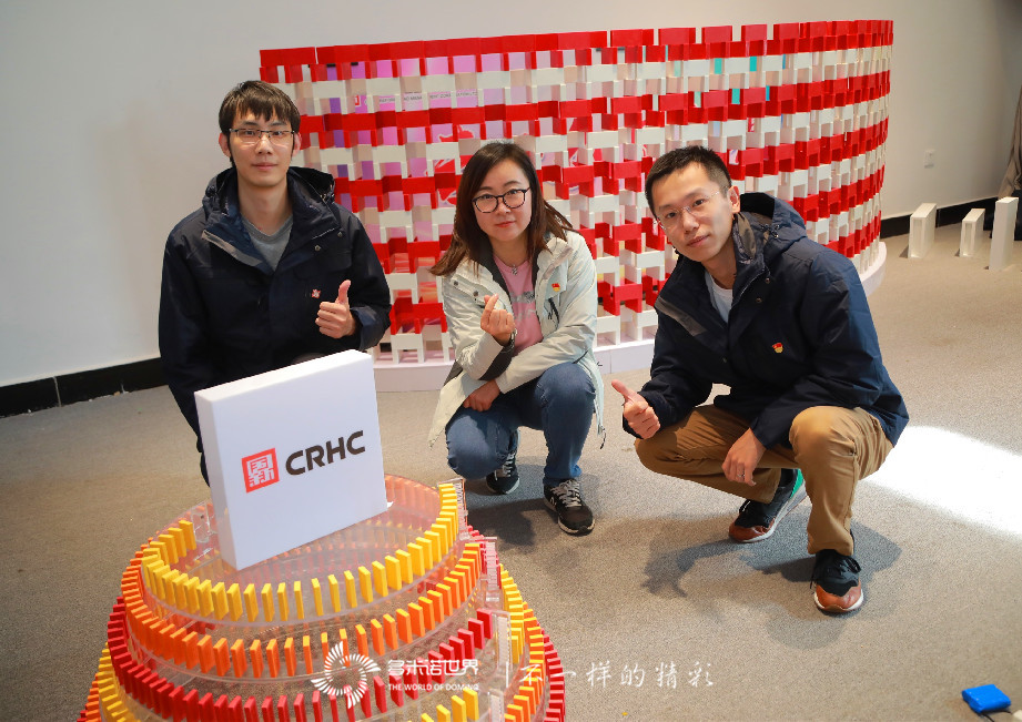 國新基金創(chuàng)意團建，共筑多米諾畫卷