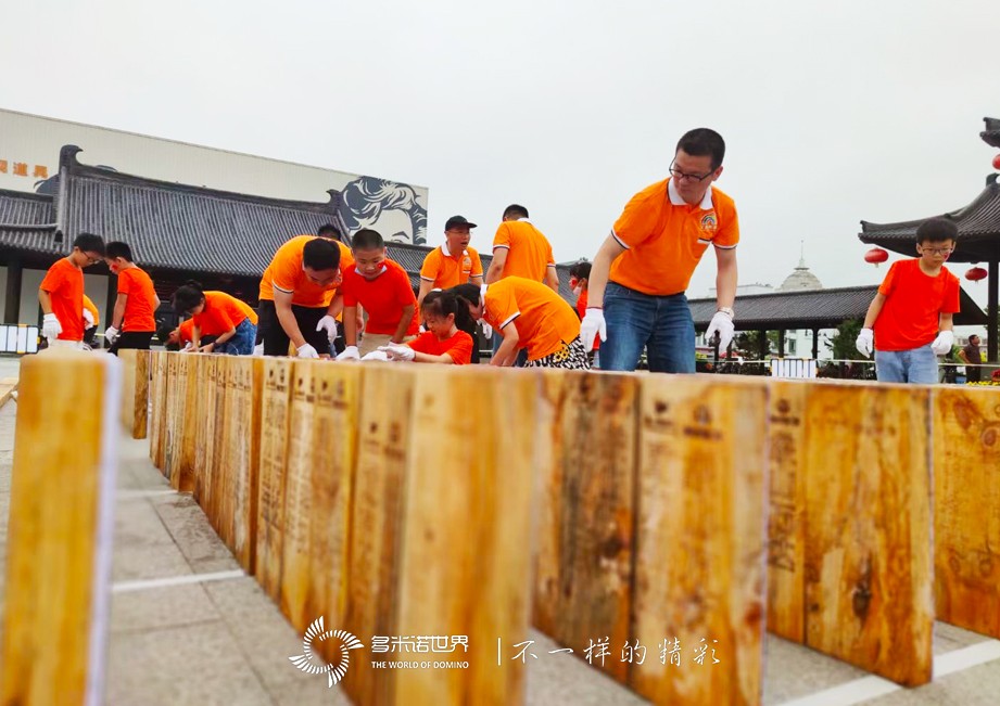  1萬塊多米諾骨牌，總長2500米！象山影視城“演繹”長征路